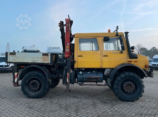 Kuorma-autoon asennettu nosturi UNIMOG U 5000 Doka Pritsche/ PK 10.502 A/ AC/ AHK/ EU 3