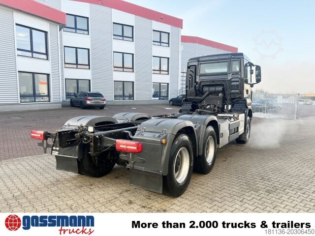 卷臂钩自卸卡车 MAN TGS 26.500 6X6 BL, Intarder