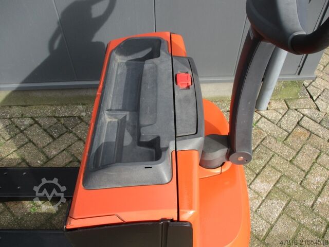 Pallet truck TOYOTA LWE180