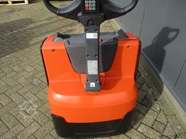 Pallet truck TOYOTA LWE180