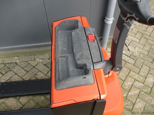 Pallet truck TOYOTA LWE180