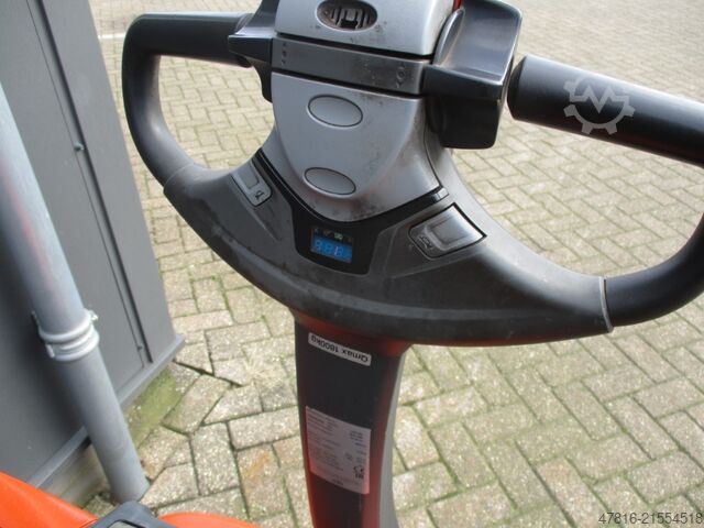 Pallet truck TOYOTA LWE180