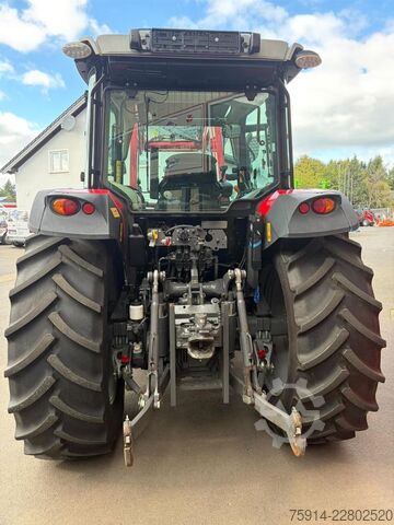 Tractor Massey Ferguson MF 5711 M Dyna-4