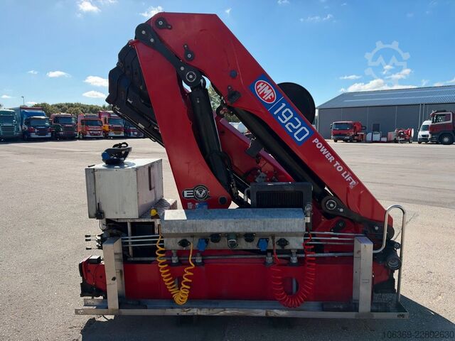 Crane yang terpasang pada truk  HMF 1920 K4 Radio Control / Kran / Crane