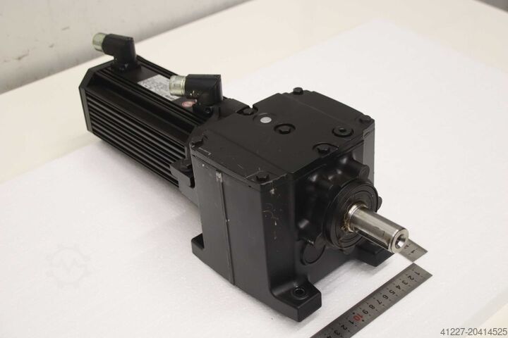 Servo-Getriebemotor 0,8 kW 49,7 U/min Lenze MCA 10140-RS0B0  G50BH121MVAR3C00