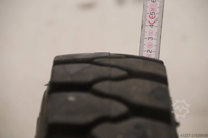 견고한 고무 타이어 Gumasol G.L.E  4.00-8