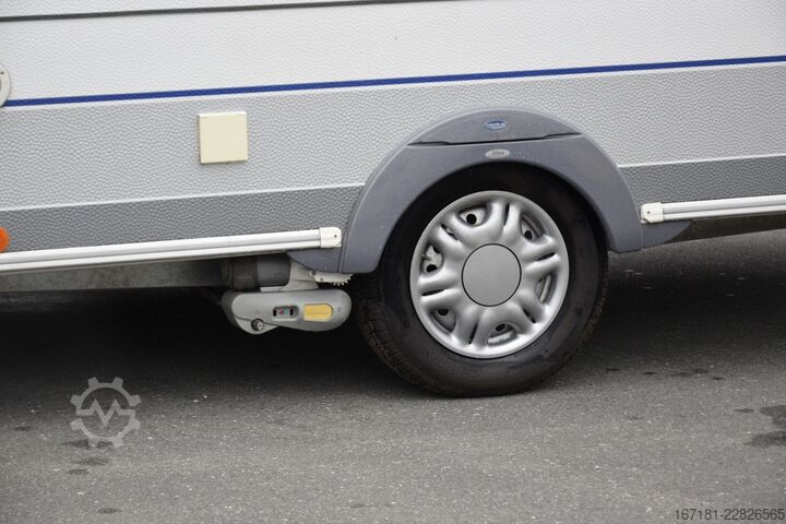 Wohnwagen CARAVELAIR Antarex Luxe 400 mit Mover und Sackmarkise