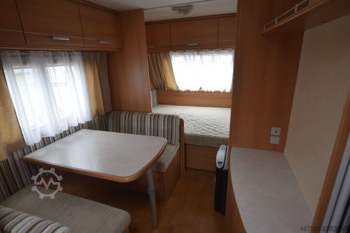 Wohnwagen CARAVELAIR Antarex Luxe 400 mit Mover und Sackmarkise