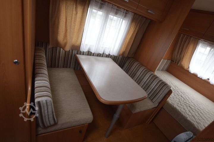 Wohnwagen CARAVELAIR Antarex Luxe 400 mit Mover und Sackmarkise