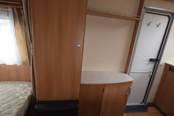 Wohnwagen CARAVELAIR Antarex Luxe 400 mit Mover und Sackmarkise