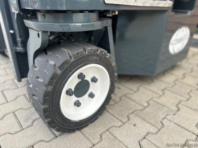 Vierwegestapler Combilift CB3000/LPG /2016 year/ Perfect condition