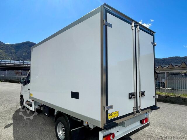 Hanging meat transport van, capacity: 7 EPAL pallets Renault Master 170.35