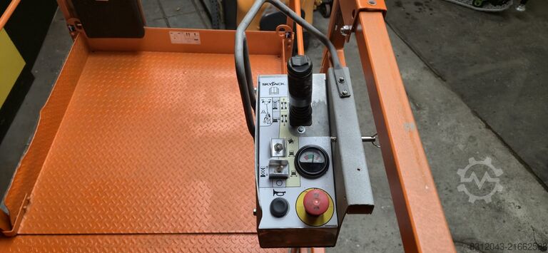 시저 리프트 Skyjack SJ4740