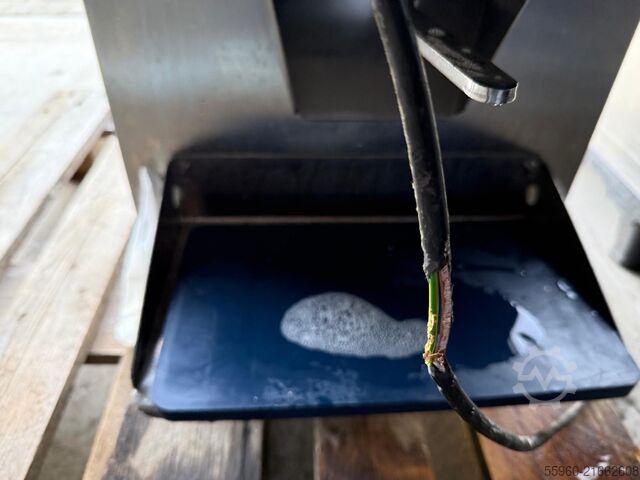 Staff Ice System BTX150 Eiswürfelmaschine / Eisbereiter 150 kg/24h Bj. 2022 Staff Ice System BTX150 Eiswürfelmaschine / Eisbereiter 150 kg/24h Bj. 2022 Staff Ice System BTX150 Eiswürfelmaschine / Eisbereiter 150 kg/24h Bj. 2022