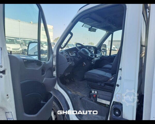 Tilpasset varevogn IVECO DAILY 70C17 CON GRUPPO FRIGO PATENTE C