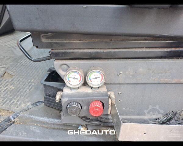 Tilpasset varevogn IVECO DAILY 70C17 CON GRUPPO FRIGO PATENTE C