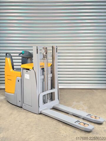 Conductor de carretilla elevadora Jungheinrich ERD 220 DrivePlus - nur 2804 Std. - Batterie 84%