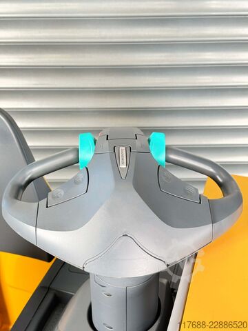 Conductor de carretilla elevadora Jungheinrich ERD 220 DrivePlus - nur 2804 Std. - Batterie 84%