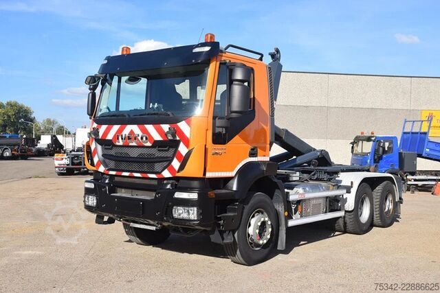 钩臂系统 Iveco Trakker 360 +Waf 20t.hooklift