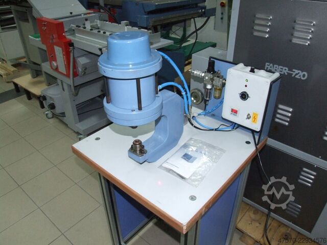 מכונת הטבעת עיניות Eyeletting machine for advertising banners