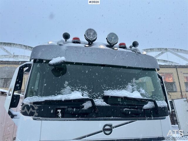 Benne Volvo FH540 8x4 tipper w/ new dual clutch.