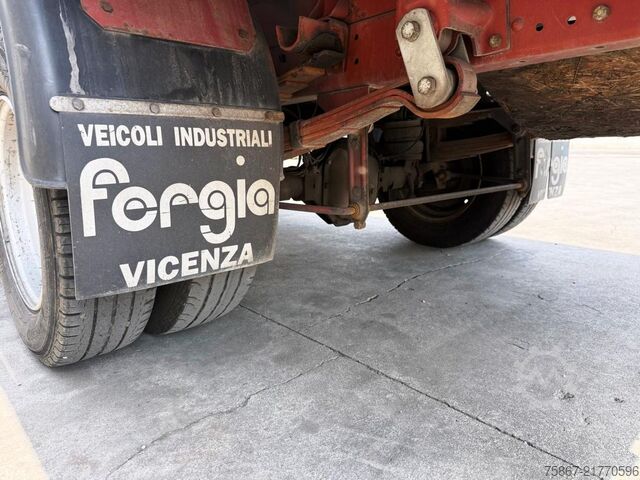 Camión de plataforma IVECO TURBO DAILY 35-10