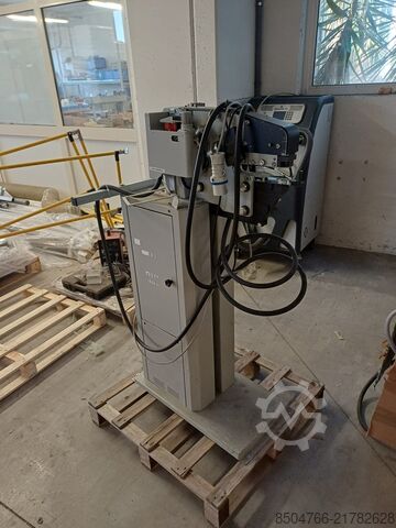 Preša za samouključujuće umetke LCM PRIMA