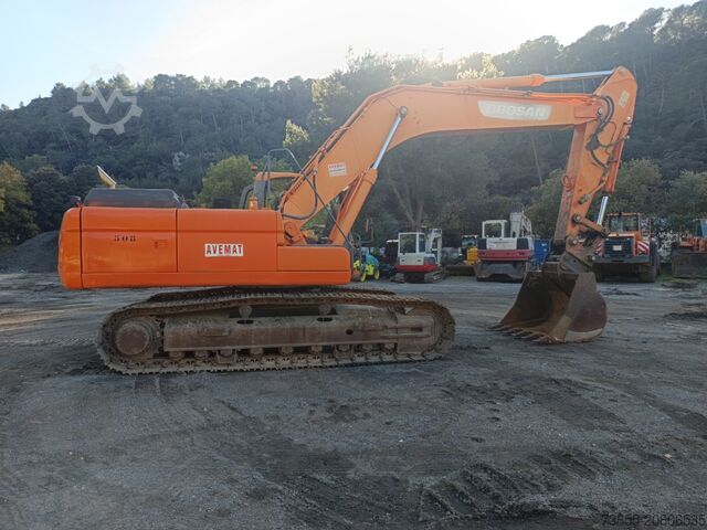 Excavadora sobre orugas Doosan DX300LC