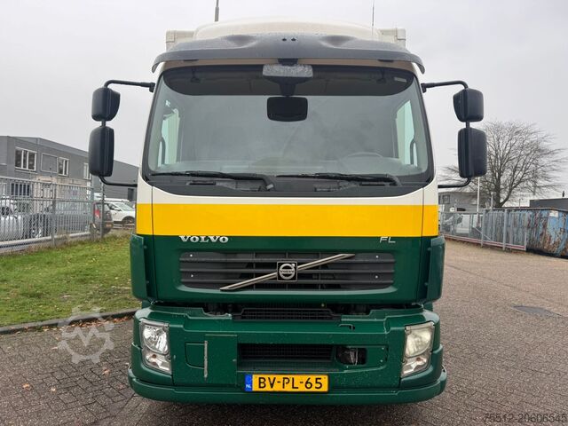 Koffert Volvo FL 240 / 6 Cylinder / 18 Tons / Manual / Tail L...
