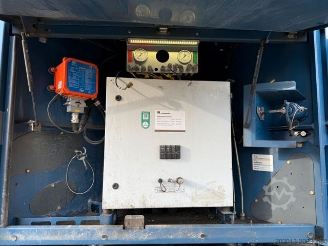 Concrete pump truck MERCEDES-BENZ AROCS 3251 8x4 Putzmeister BSF 46-5.16 HLS