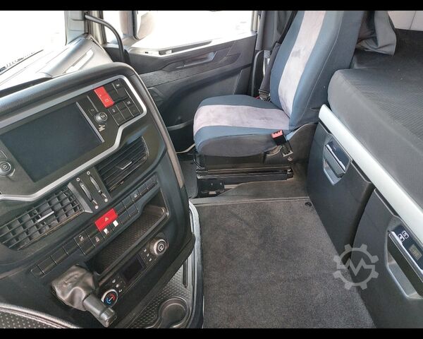 Đầu kéo tiêu chuẩn IVECO S-Way AS 440.180 - S-Way AS 440.180 4x2 C13 S51T/FP hi-tronix