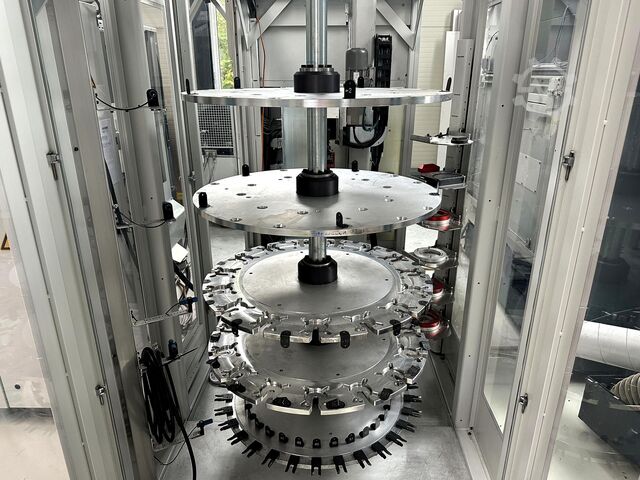 Vertical machining centers + robot Mikron HSM 600 U + 400 U + Roboter