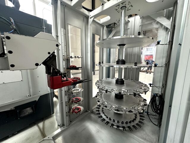 Vertical machining centers + robot Mikron HSM 600 U + 400 U + Roboter