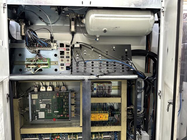 Vertical machining centers + robot Mikron HSM 600 U + 400 U + Roboter