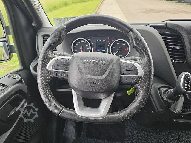 Volquete IVECO DAILY 35C18 kipper ac aut. EURO6