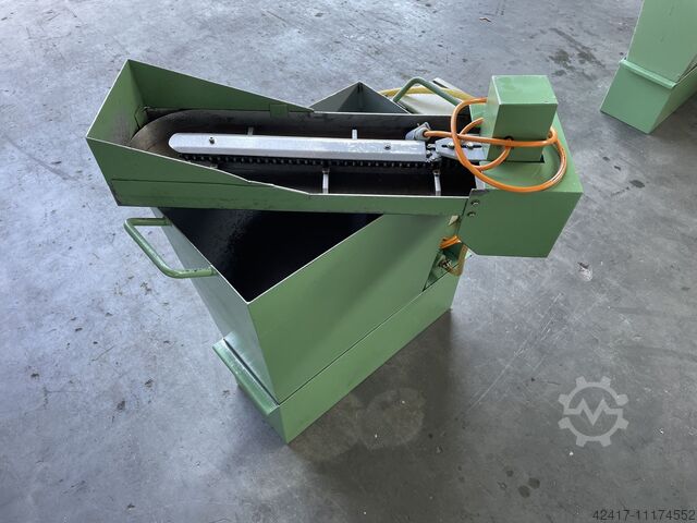 Chip conveyor  