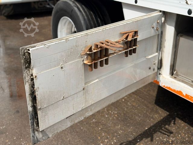Ремарке за превоз на коне PEZZIOLI RBA 31 3.Stock + Aggregat/Hubdach/Rampe