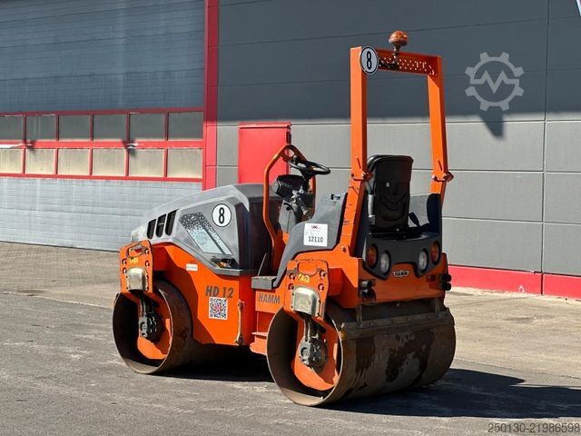 Валяк с един барабан HAMM HD12 VV Walze