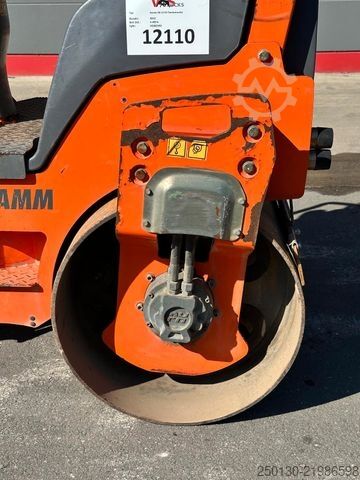 Валяк с един барабан HAMM HD12 VV Walze