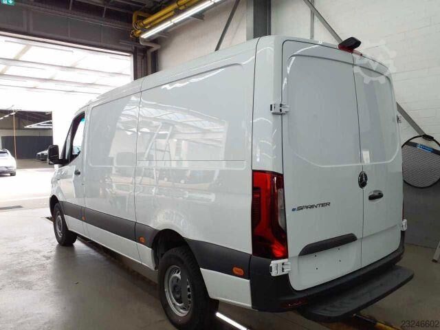 Mercedes-Benz eSprinter 314 ฐานล้อ 3,665 มม. ไฟ LED ระบบปรับอากาศ เบาะนั่งคู่หน้าพร้อมระบบทำความร้อน Mercedes-Benz eSprinter 314 3665 LED Klima SHZ Tempomat