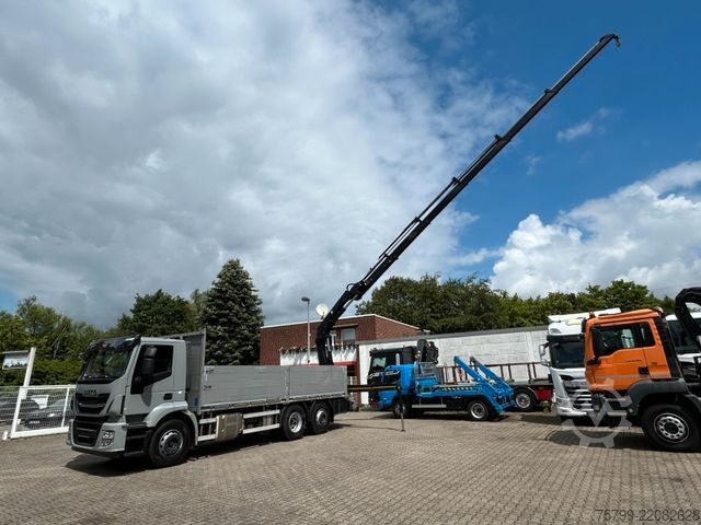 Lastbilmonteret kran IVECO Pritsche + HIAB HIDUO 228 Kran