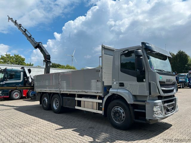 Lastbilmonteret kran IVECO Pritsche + HIAB HIDUO 228 Kran