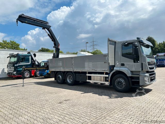 Lastbilmonteret kran IVECO Pritsche + HIAB HIDUO 228 Kran