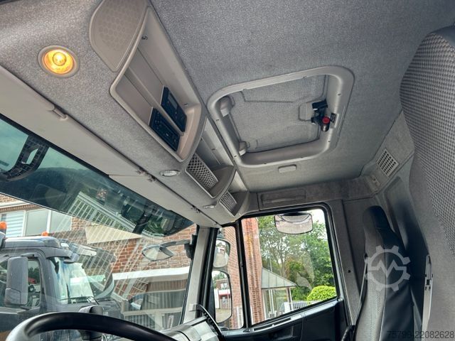 Lastbilmonteret kran IVECO Pritsche + HIAB HIDUO 228 Kran