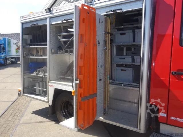 Brandweerwagen MAN LE 220C GODIVA POMP 2000 LITER TANK,MANUAL GEARBOX