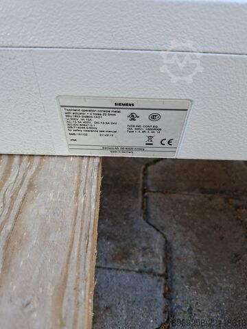 แผงควบคุมสองมือ Siemens 3SU1853-3NB00-1AD1