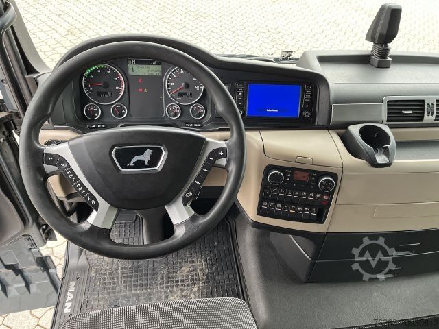 Dzērienu kravas automašīna MAN TGX 26.500 6x2 Fahrgestell / Lenk-Liftachse /AHK