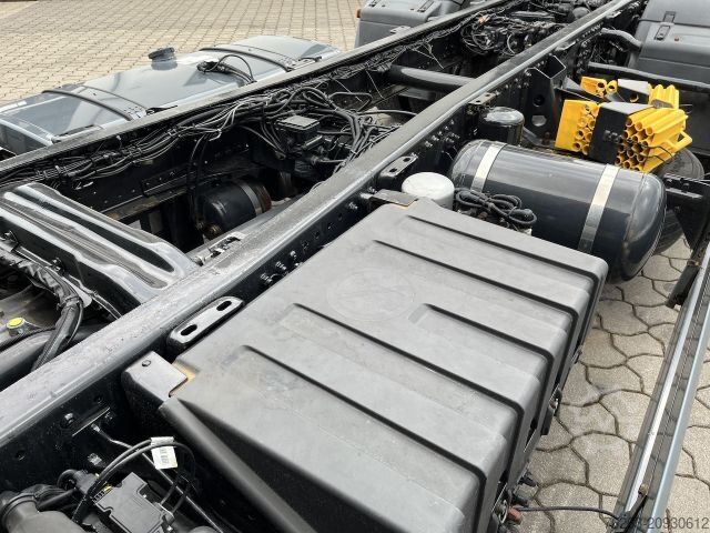 Dzērienu kravas automašīna MAN TGX 26.500 6x2 Fahrgestell / Lenk-Liftachse /AHK