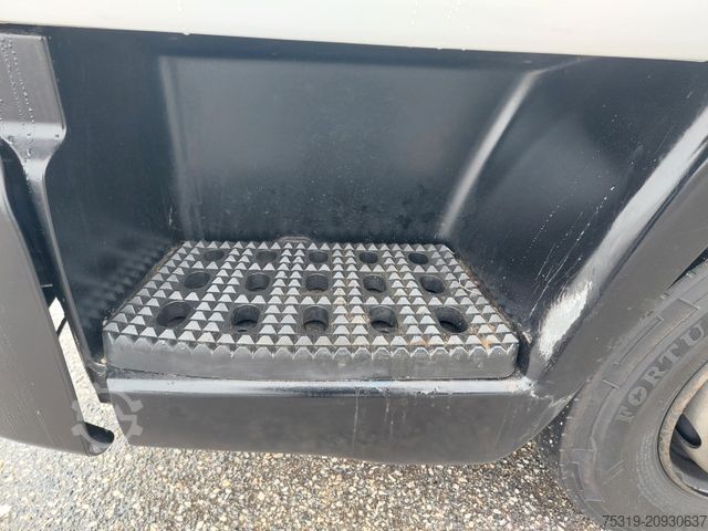 Ponyvával szerelt furgon IVECO 75E21 4x2 LBW Nutzlast 3t 18 Paletten