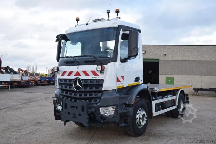 กระเป๋าเดินทาง Mercedes-Benz Arocs 1836